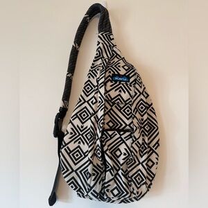 Kavu Black & Cream Geometric Sling Rope Bag in Lobby Tile Kavu Rope Sling Bag Color: Black And White Pattern: Lobby  main image 3